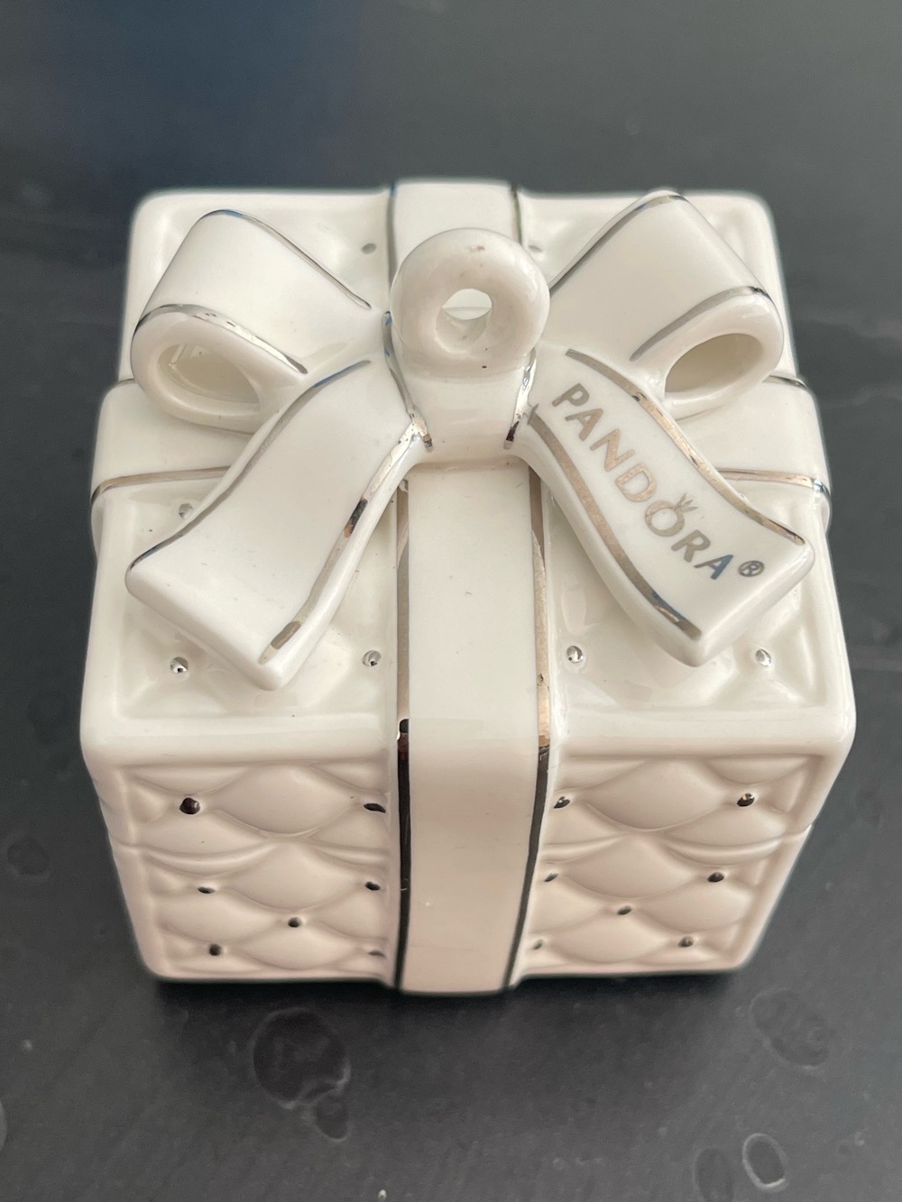 Pandora limited edition 2016 White porcelain gift box Christmas ornement